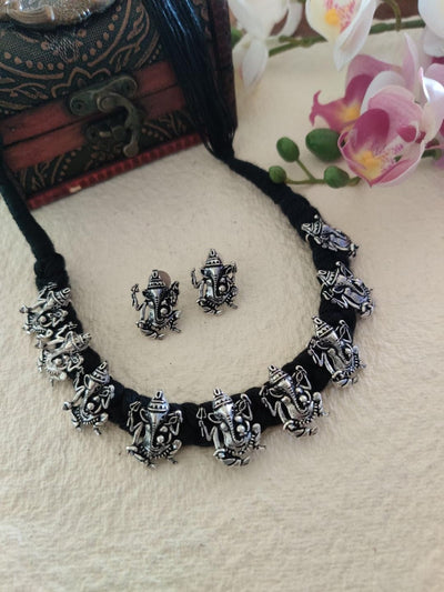 Binnis wardrobe square pendant inticrated beautiful choker set