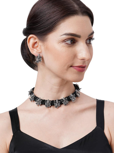 Binnis wardrobe square pendant inticrated beautiful choker set